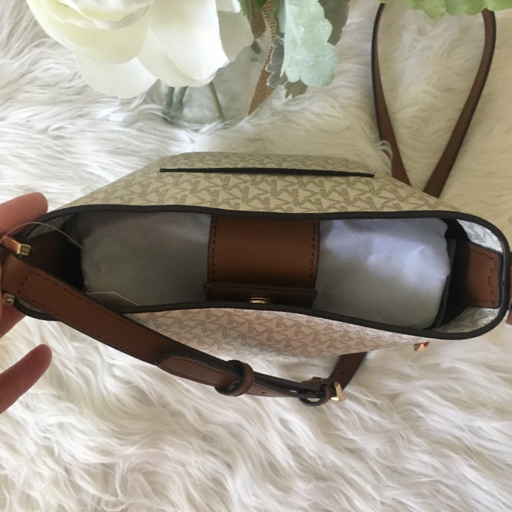 Last one✨Michael Kors small Kimberly bucket bag - Picture 5 of 8